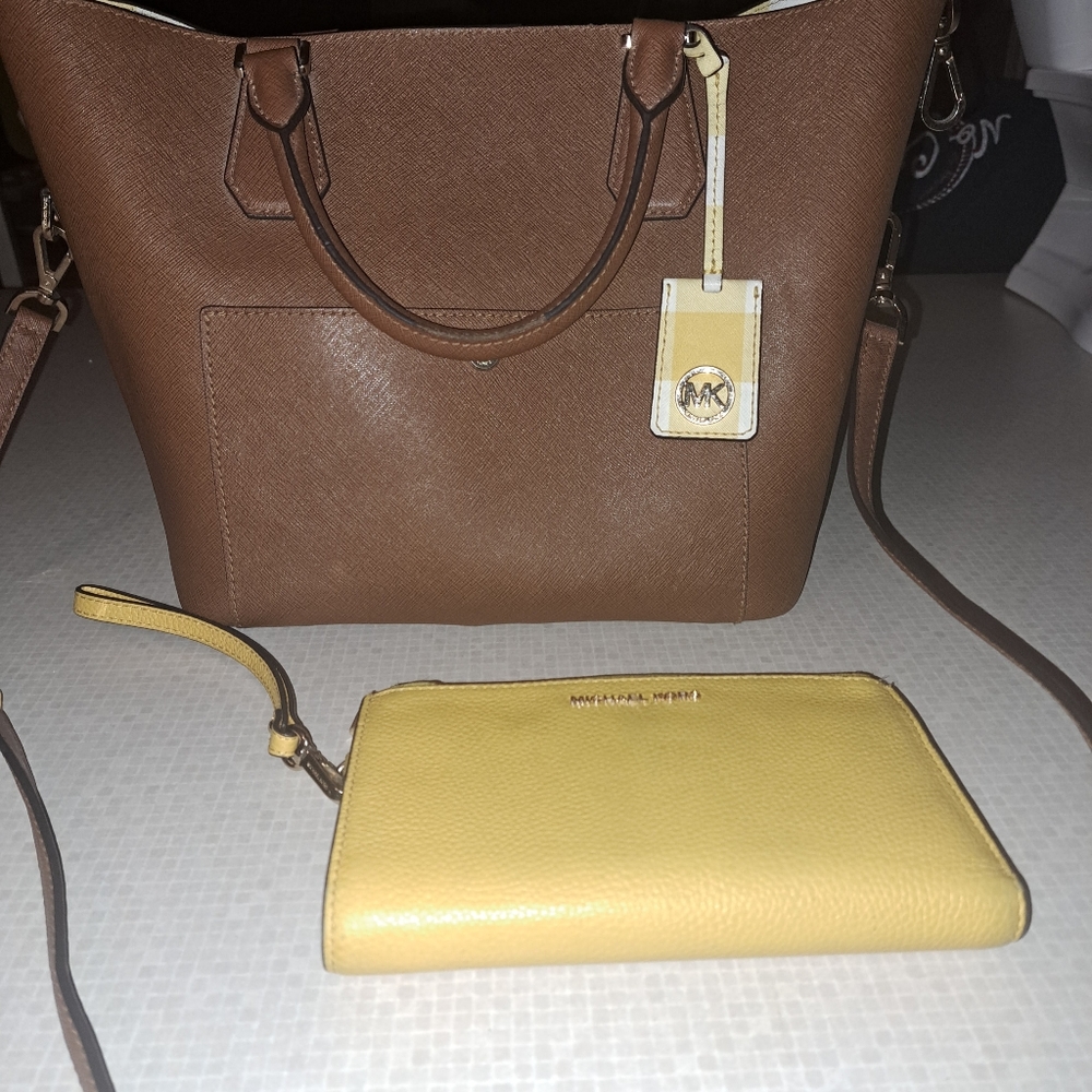 Used Michael Kors leather purse with matching wallet